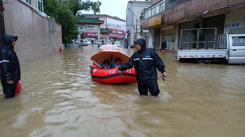 逆风而上战暴雨｜直击广东多地暴雨救援一线