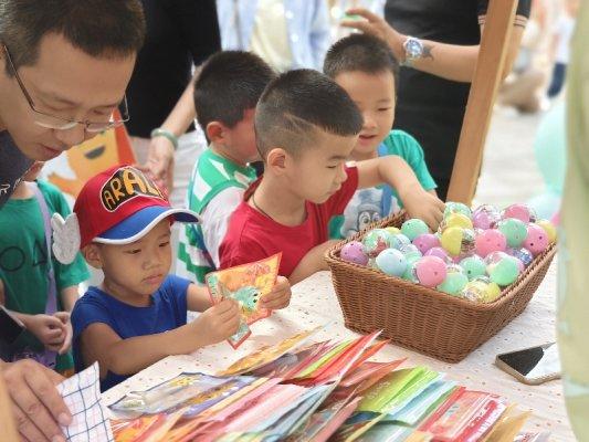 开学啦！跟着镜头一起来看“元气满满”的开学首日！