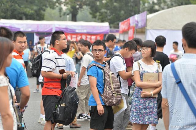 广东一学校近700名新生集体退学，无老师现场上课，官方回应