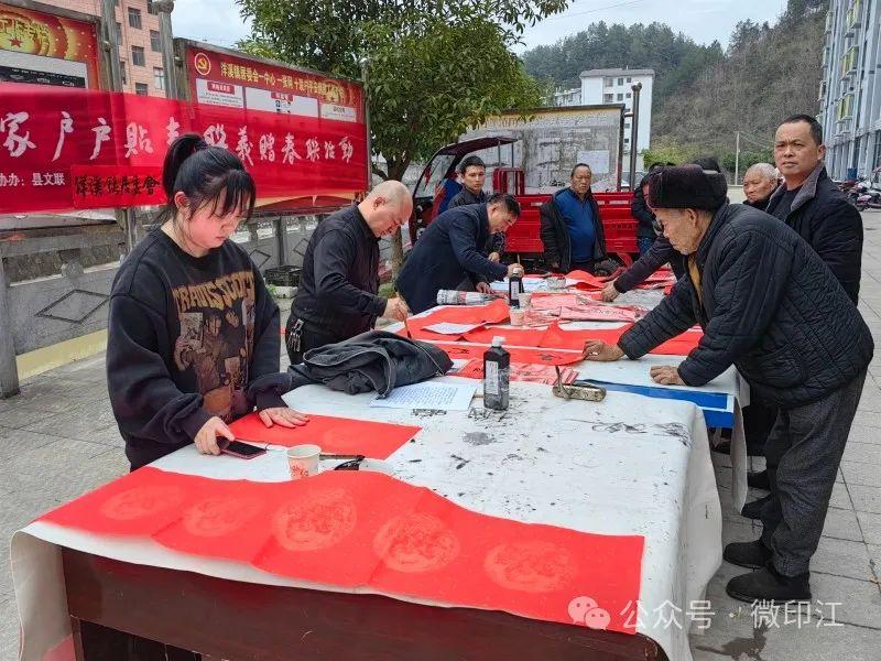 【新春走基层】印江：浓浓的年味 从送春联开始……