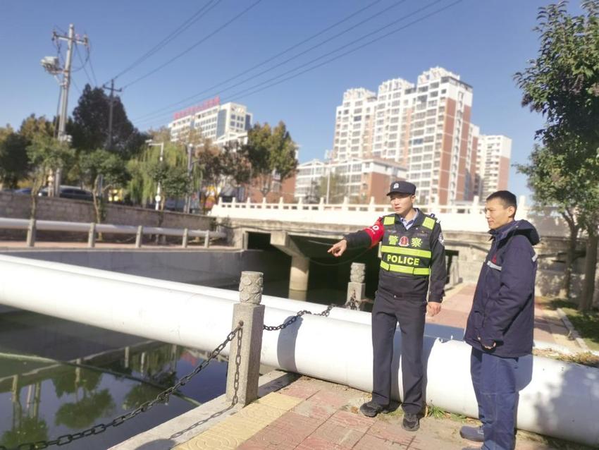 深夜警民携手勇救落水市民