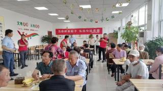 增强群众获得感，济宁高新区王因街道为老人送上“爱心粽”