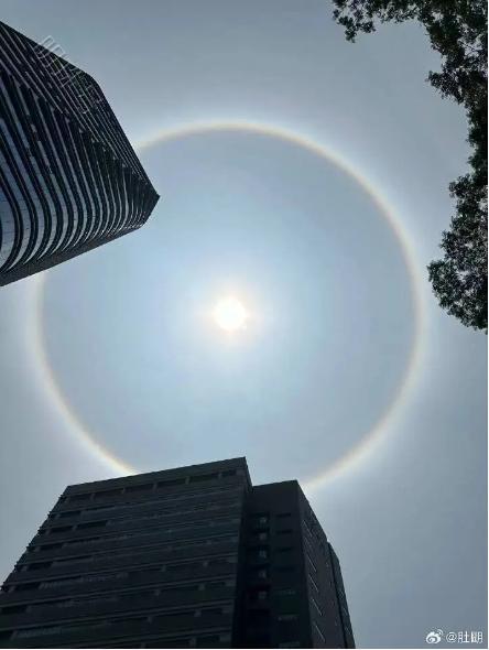 深圳上空出现“日晕”：太阳旁边有一圈光环，耀眼又漂亮