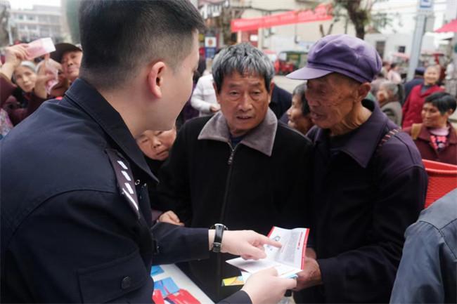 资阳警方赴重庆开展警银联合反假币宣传交流活动