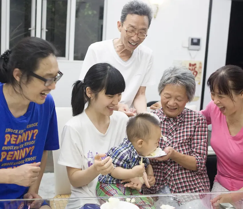 广东女孩考上985名校，大三嫁大18岁大叔，休学生子，现状如何？