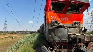俄罗斯一火车与货车相撞，超百人受伤