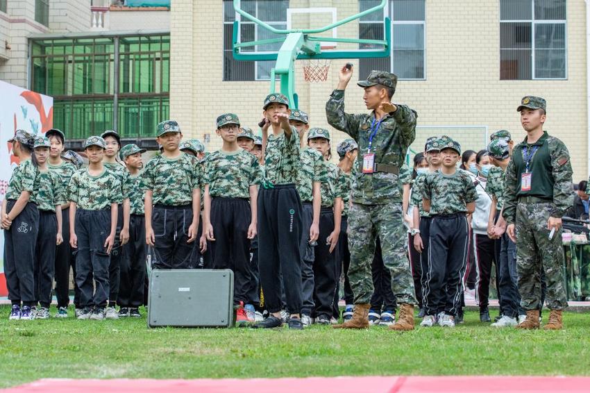 武警北海支队：中小学生进军营增强国防意识