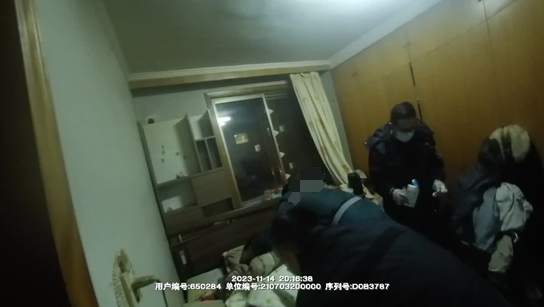 辽宁锦州：六次出警挽救轻生男子