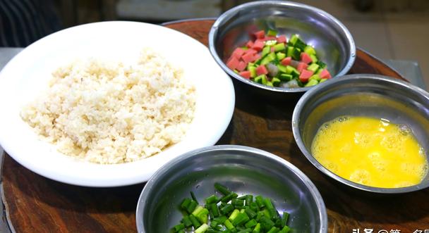 在日常饮食中，中老年人应该选择富含优质蛋白质的食物