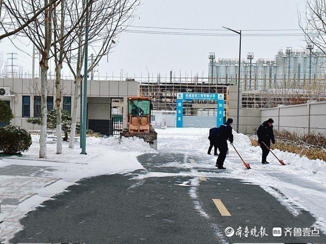 彻夜清雪，济南天桥出动1300余人次环卫人员保出行