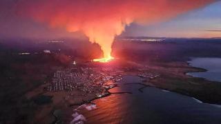 媒体：冰岛南部火山爆发，当局宣布进入紧急状态