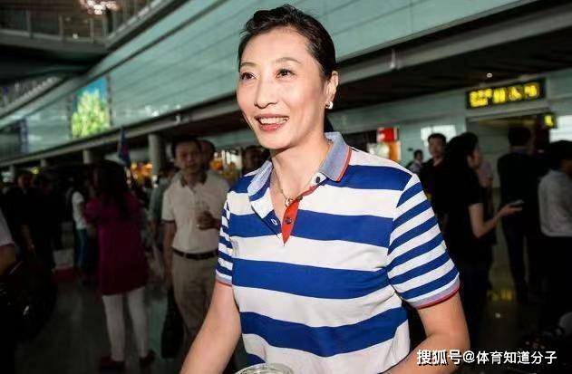 33岁蝉联奥运冠军！羽球女王让林丹老婆留遗憾，当教练后输口碑