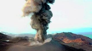 俄紧急情况部：千岛群岛的埃别科火山喷发出高3公里灰柱