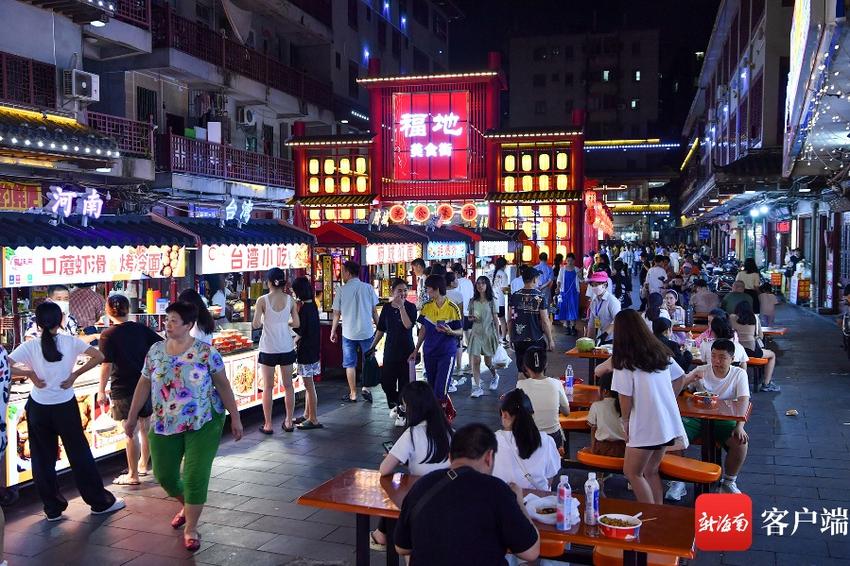 琼山区日月广场开启“扫货”模式吸引游人前来打卡