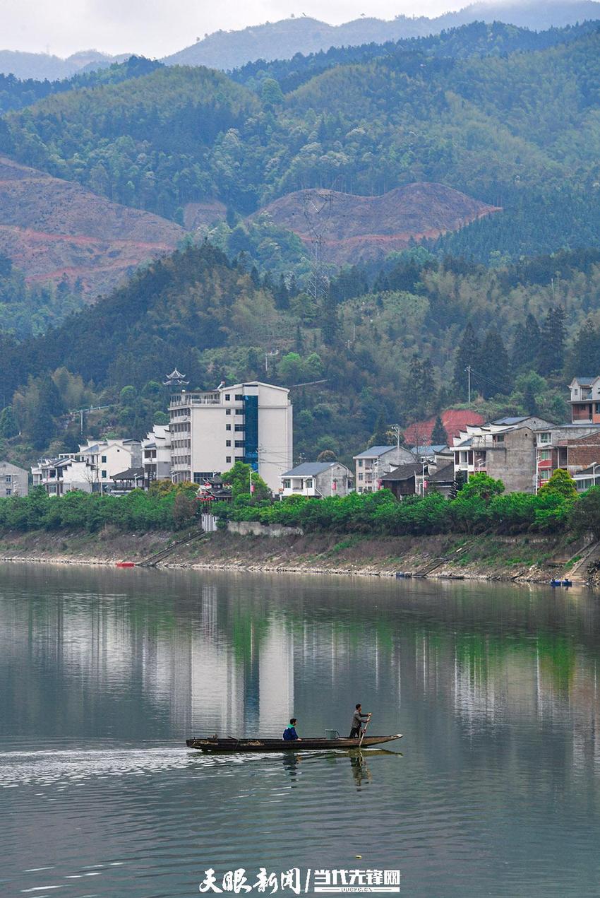 锦屏茅坪：水色映山青