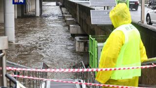 韩国各地普降暴雨 政府上调应对及警报级别