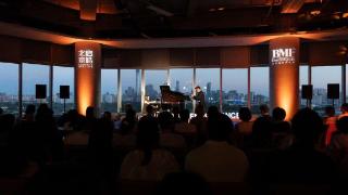 小号与钢琴联袂，音乐会呈现于北京亮马河畔