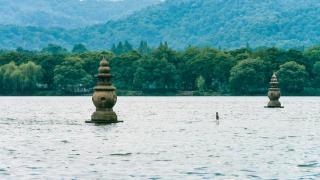 苏轼雨中泛舟西湖，天晴后写下两首诗，被认为西湖最美的评语