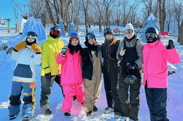 baby关喆滑雪照曝光，男方已婚三胎还不到一岁，baby助理澄清被骂