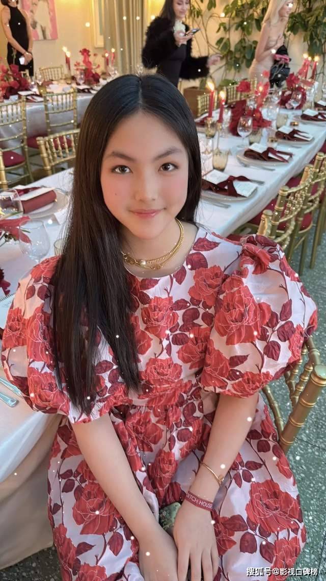 离婚后的王岳伦与李湘大方同框，毫不吝啬对女儿的爱，相处和谐