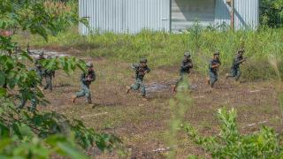 瞄准战场！武警官兵多地域实弹射击