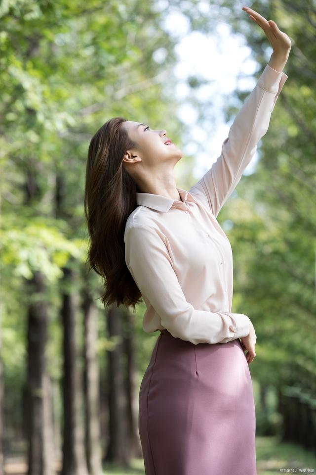 针对这些问题，腼腆害羞的女性可以采取以下措施来克服