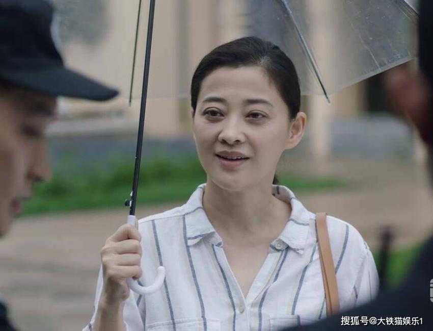 当科技脸女二遇上天然脸女主：在先天美人面前后天雕刻不堪一击