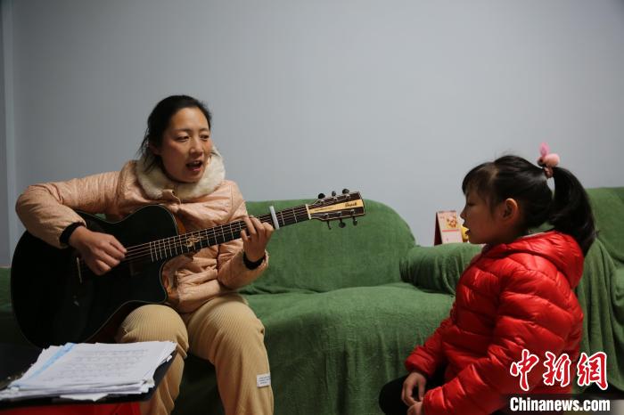 （新春走基层）苦练射击只为形成肌肉记忆 女“神枪手”护航兔年春运一线