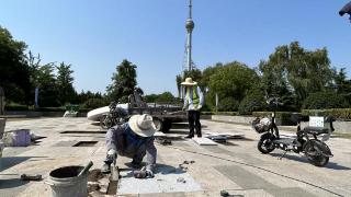临沂雕塑公园修复破损路面 保障游园安全