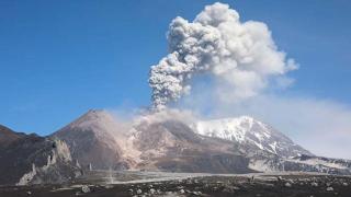 俄希韦卢奇火山地震频发，正在形成新的熔岩穹顶