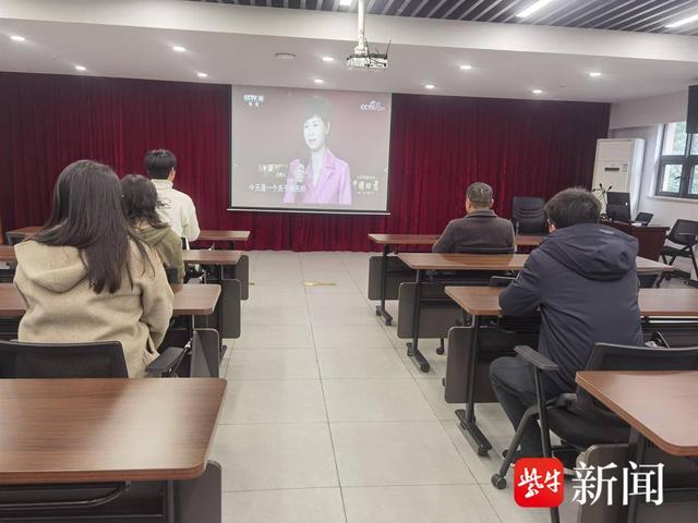 春嘉社区：党员冬训伴书香 全民阅读进社区