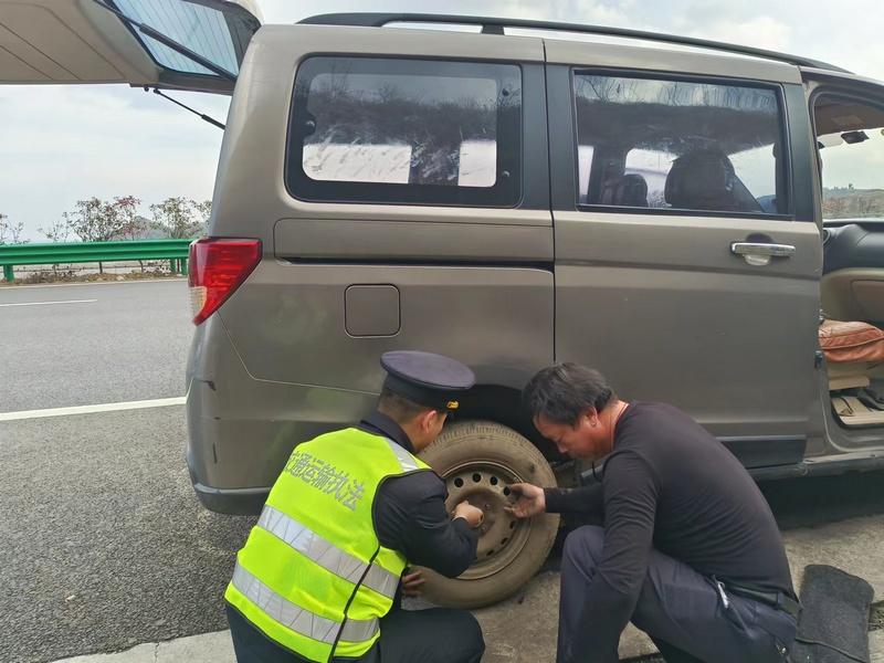 贵州交通执法八支队二大队：四个“强化” 确保春节道路安全畅通