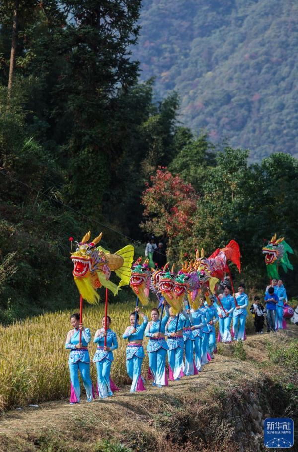 浙江临安：山乡古村落金秋迎客来