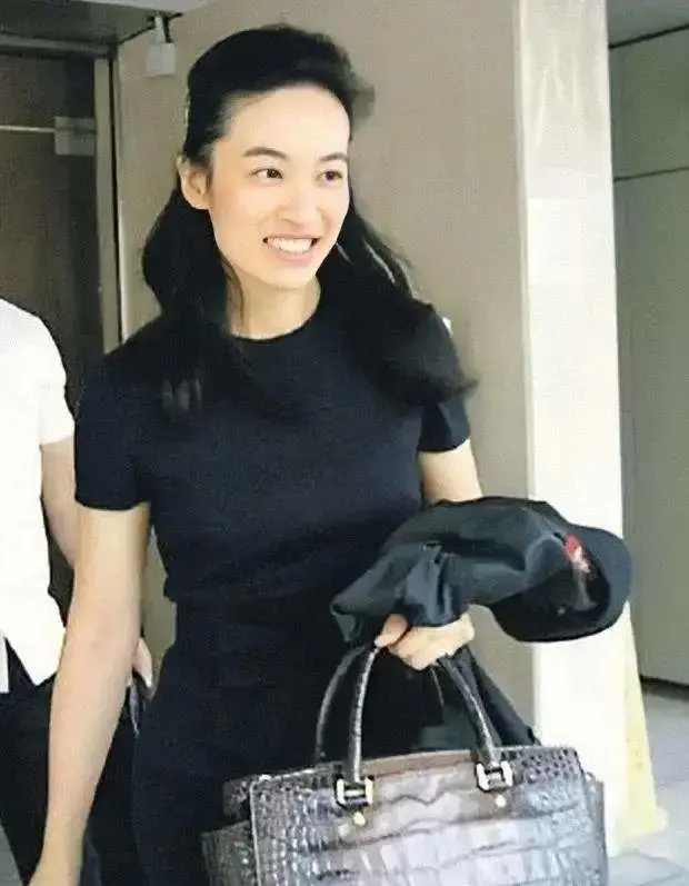 香港“最贵离婚案”！剑桥美女学霸逃离狗血豪门，还凭本事拿走12亿