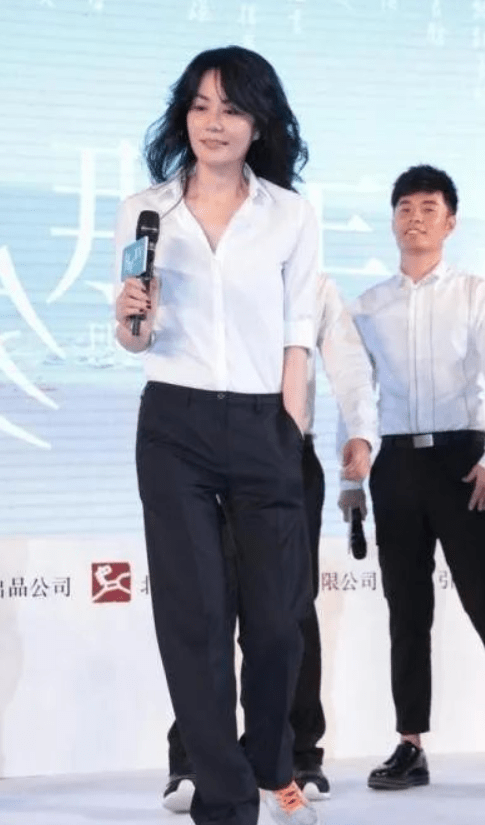 中年女性穿什么颜色的衣服会显得高级