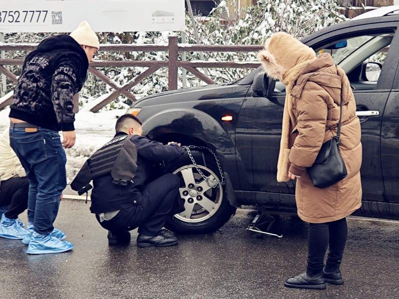 雨雪天 在一线 | 四川洪雅公安交警迎寒而上保畅通