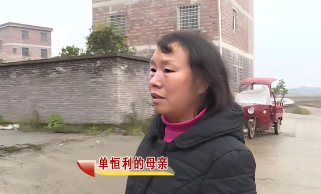 他重病住院，身边没有一个人来陪护，妻子几乎都没来过