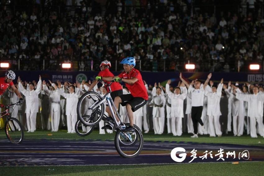 【一场盛会入画来】芦笙铜鼓、自行车极限运动……黔南州第八届运动会启动现场节目好精彩！