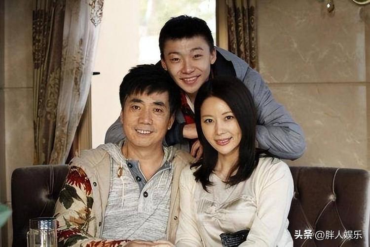 范明：我做得最正确的事儿，就是闪婚二婚妻子，将继子当亲儿子养