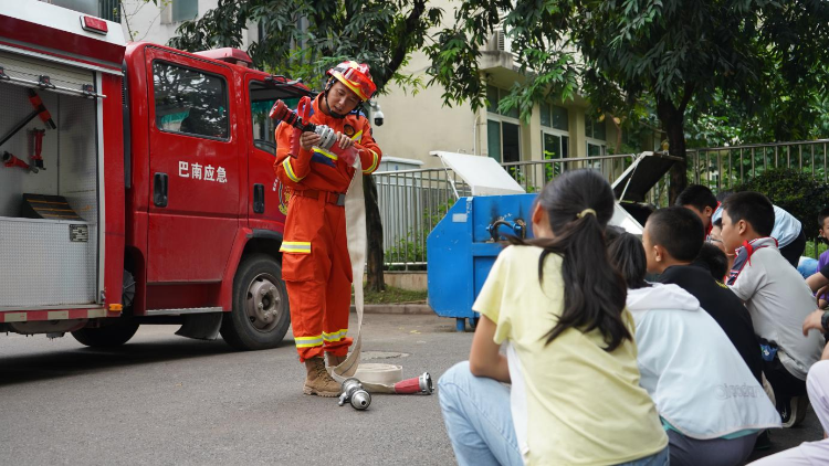 “演练+培训+体验” 巴南龙洲湾小学应急课堂“干货”满满