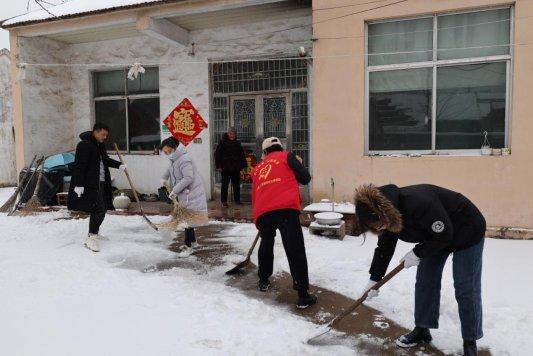 济宁市微山县韩庄镇：清雪除冰暖寒冬 齐心协力保畅通