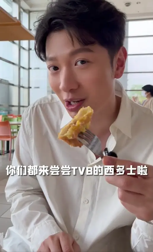 香港男星回TVB食堂吃快餐！网友一眼认出这是港剧专用食堂拍摄地