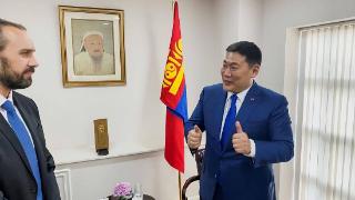 中方的管制刚生效，蒙古国总理抵达华盛顿，承诺加大对美稀土供应