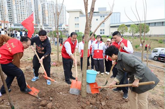 贺州烟草专卖局开展“绿色低碳我们在行动”主题党日活动