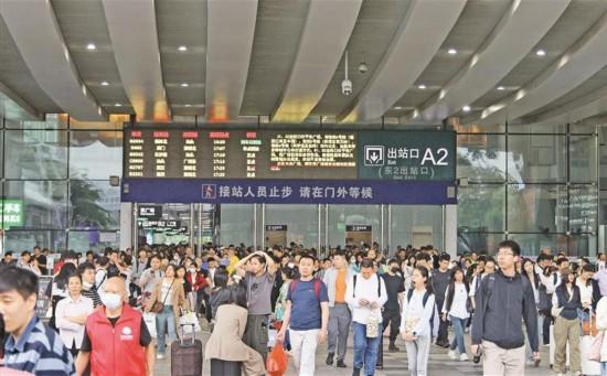 深圳迎返程高峰 雨天驾车务必降速控距