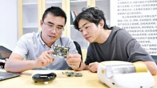 青创园两企业携手为清洗机器人打造“好眼神”