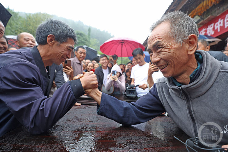 彭水：趣味活动庆丰收 村民欢聚乐开怀