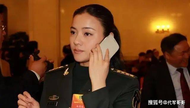 民歌天后陈思思近况：嫁小一岁歌唱家生一女，今46岁气质像天仙