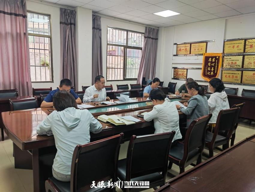 罗甸县委老干部局传达学习全省老干部工作会议精神