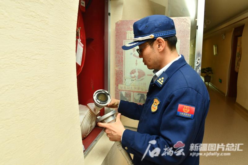 新疆消防联合多部门排查人员密集场所火患